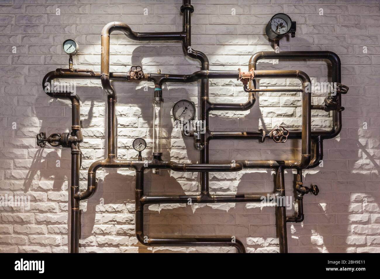 Georgien, Tiflis, Brew Pub, Leitungen Stockfoto