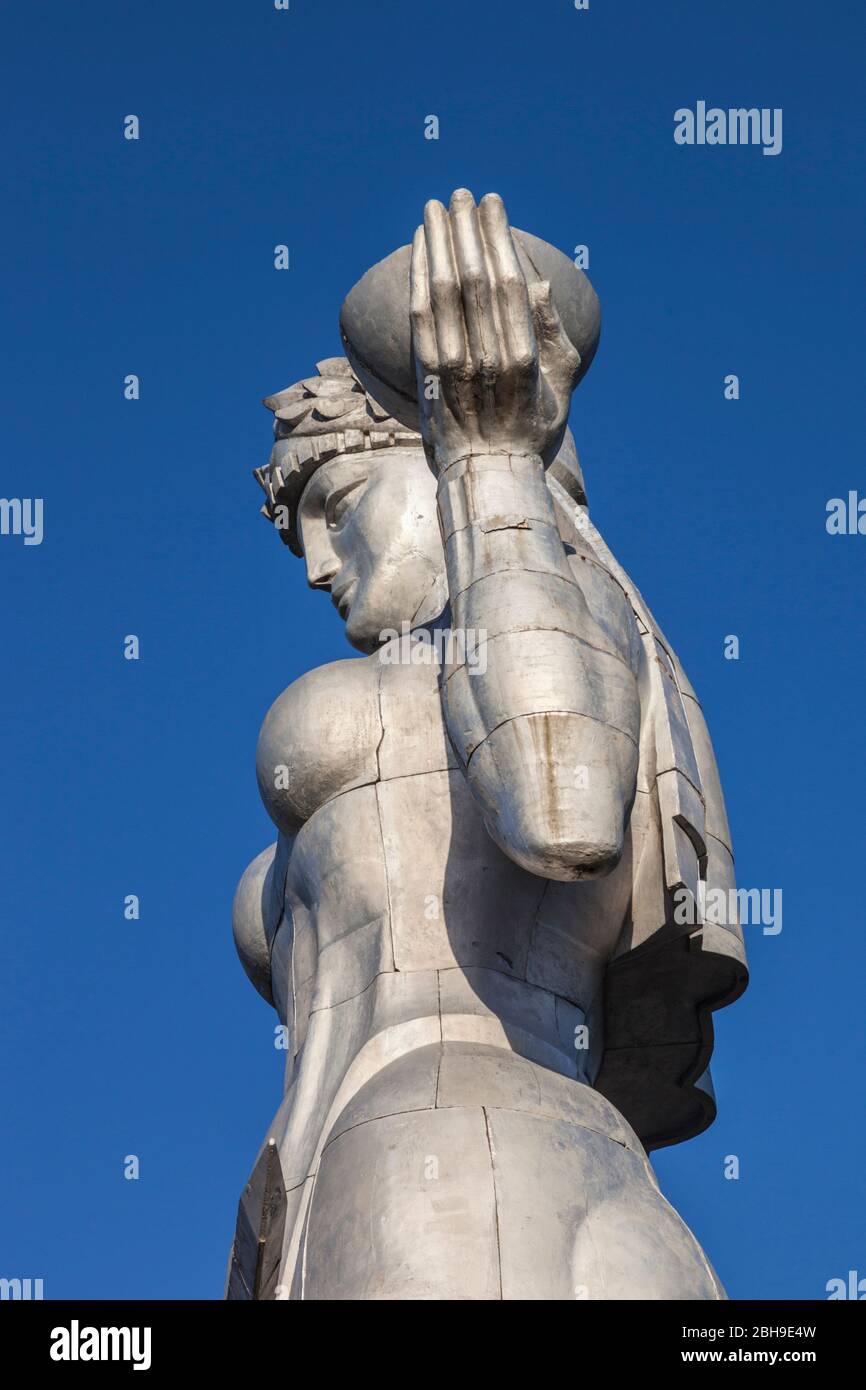 Georgien, Tiflis, Festung Narikala, Mutter Georgia Skulptur Stockfoto