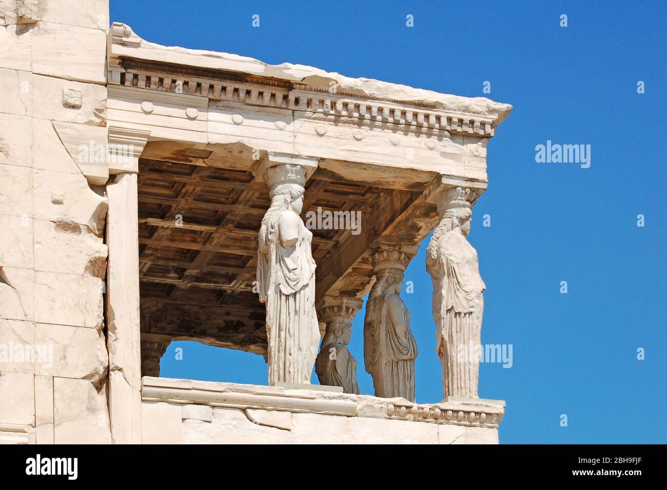 Die Karyatiden vor dem Erechtheion, einem berühmten Tempel auf der Akropolis in Athen Stockfoto