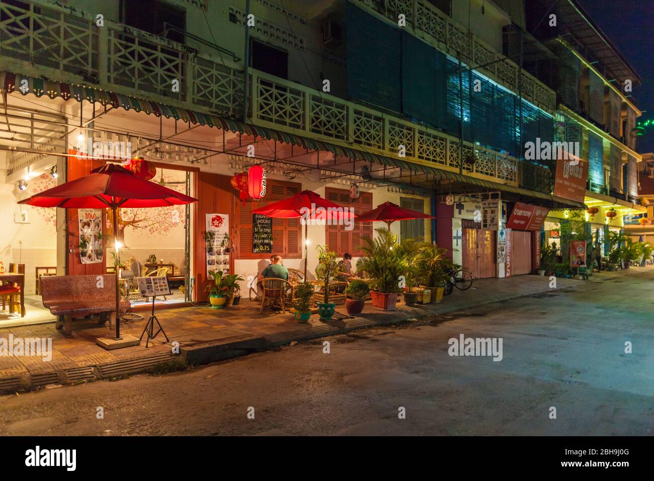 Kambodscha, Battambang, Feinschmeckerhauptstadt, Café im Freien, abends Stockfoto