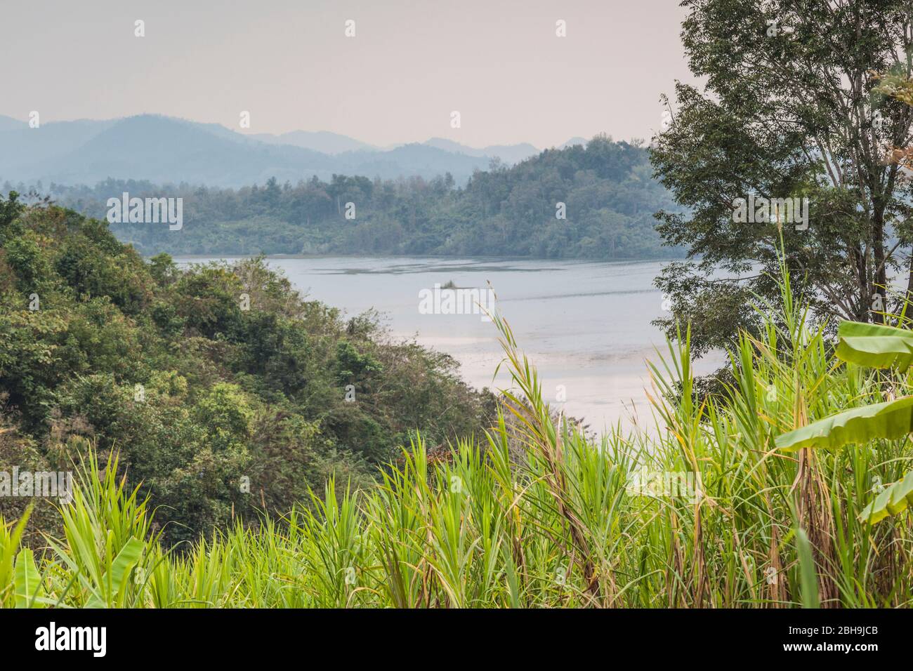 Laos, Sainyabuli, Landschaft über dem Nam Tien Reservoir Stockfoto