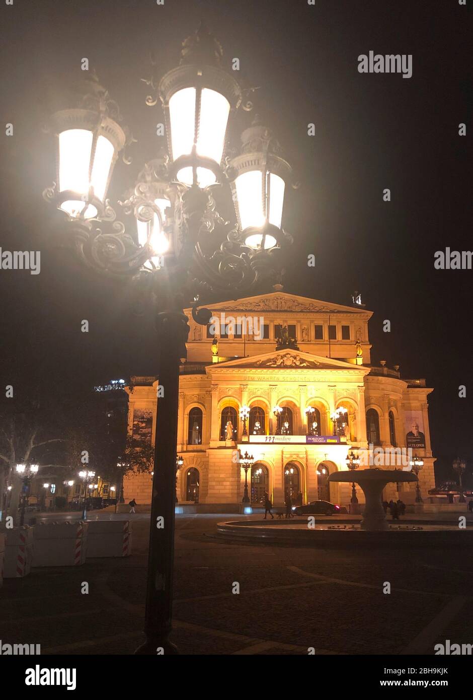 Alte Oper Frankfurt bei Nacht Stockfoto