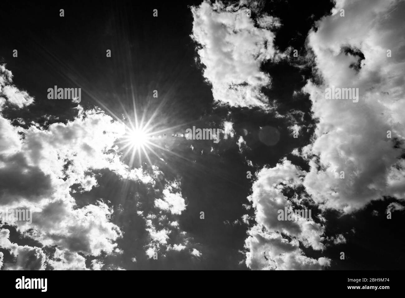 Cumulonimbus Wolken im Sommer Stockfoto