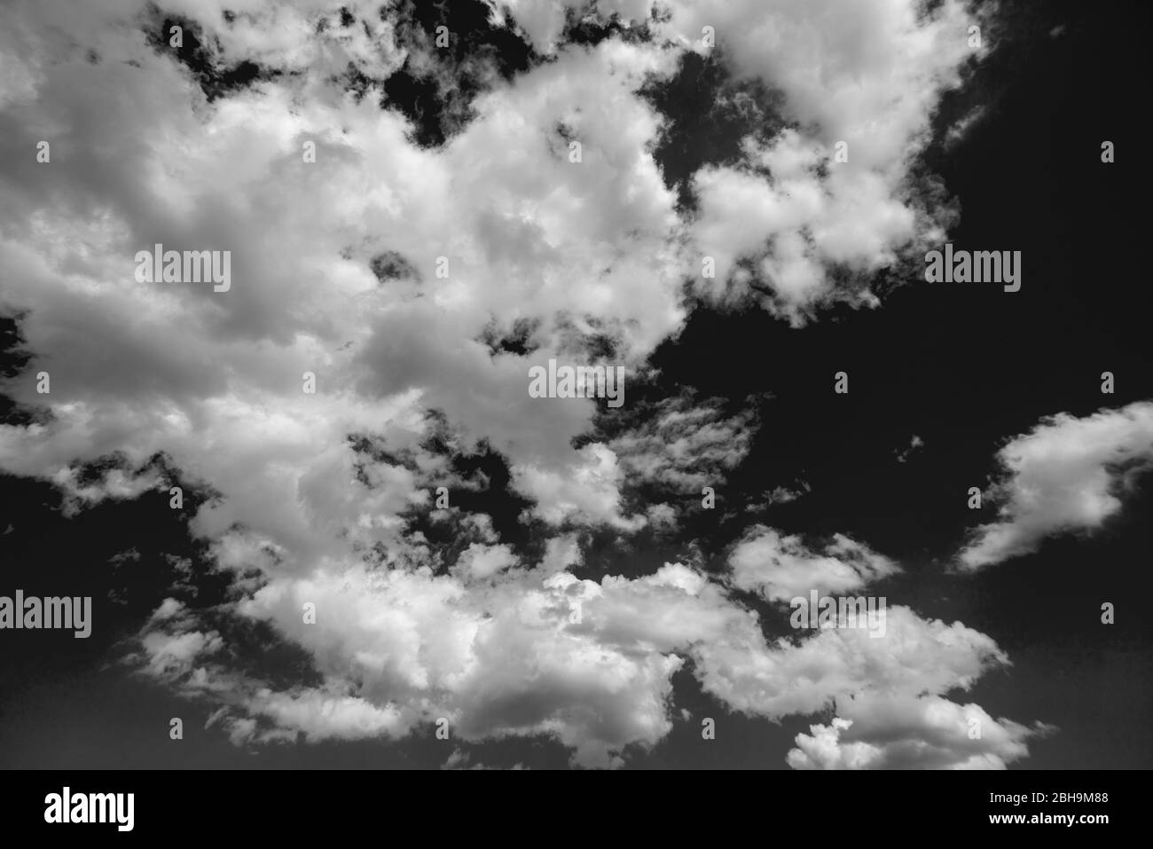 Cumulonimbus Wolken im Sommer Stockfoto