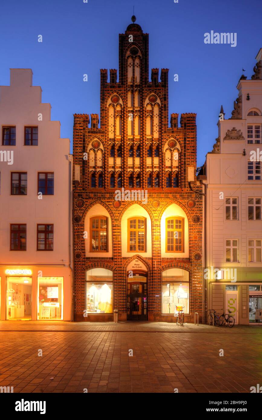 Stadtbibliothek, Historisches Treppengiebelhaus, Fußgängerzone ...