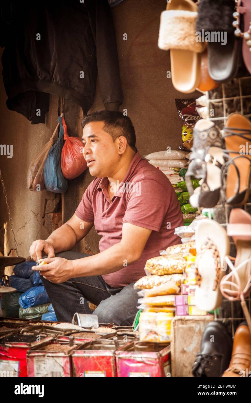 Market Vendor, Mann, 30-40 Jahre alt, Stockfoto