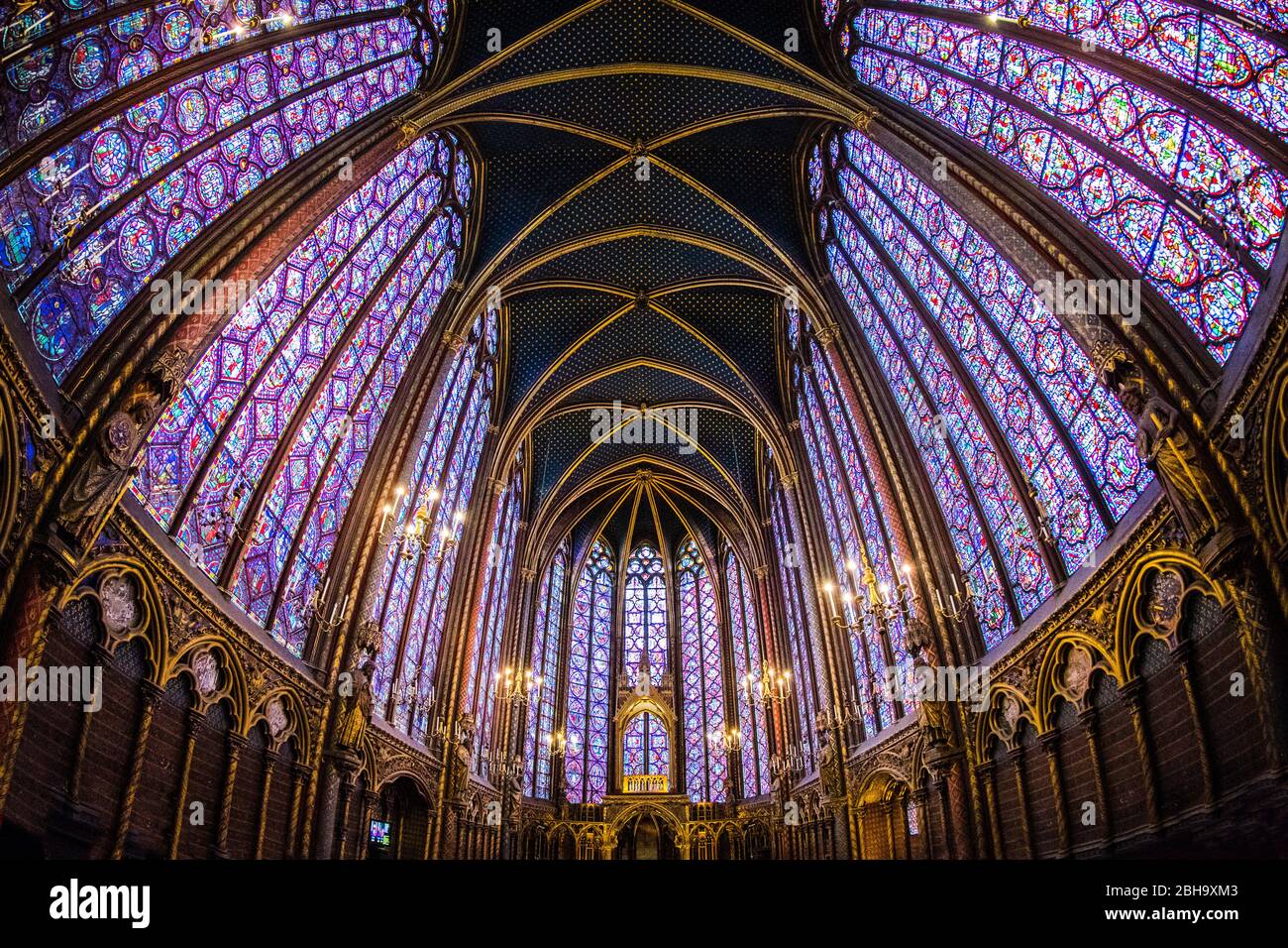 Niedrige Winkelansicht von Sainte-Chapelle, Paris, Frankreich Stockfoto