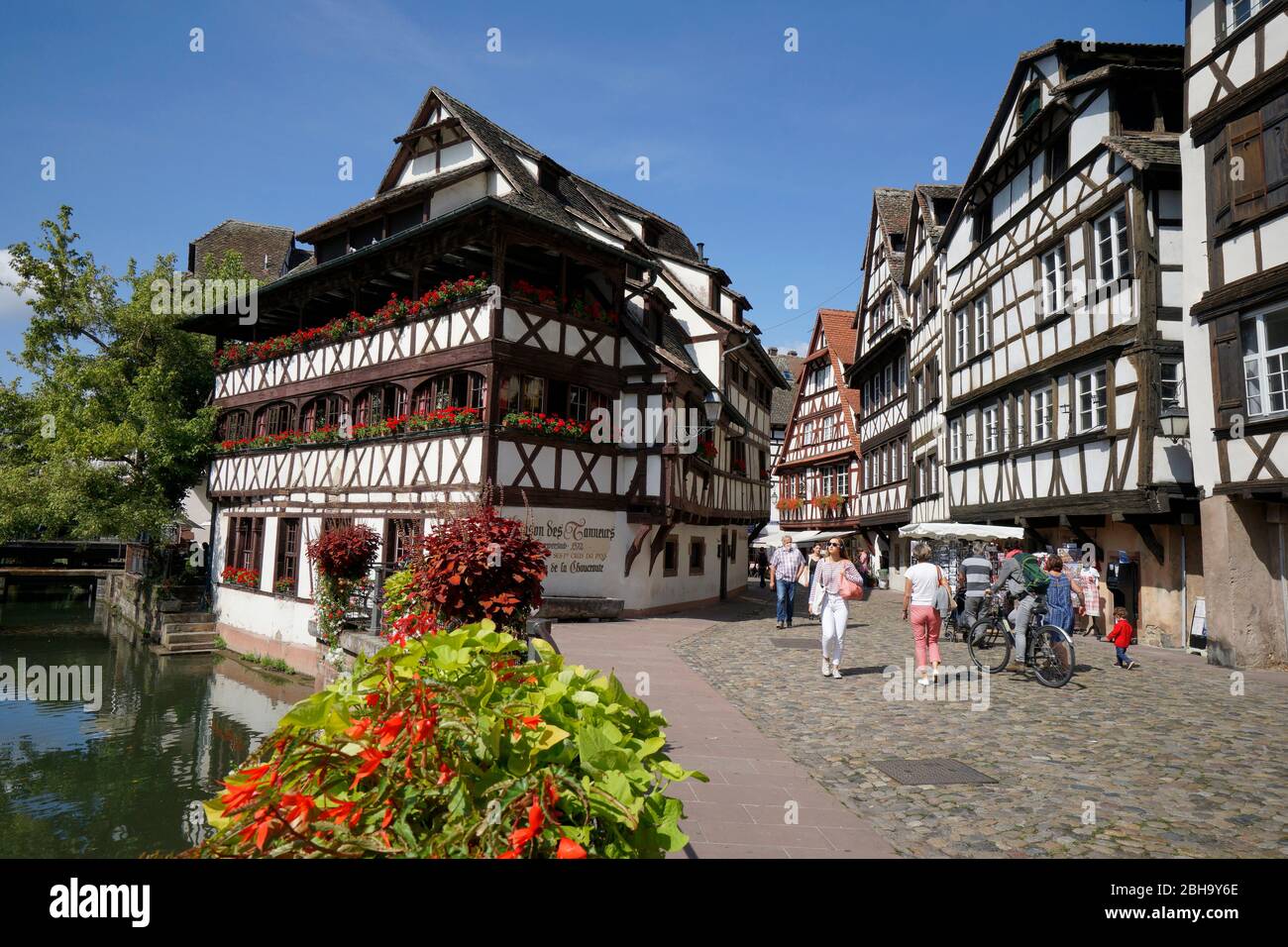 Frankreich, Elsass, Straßburg, Petit France, Maison des Tanneurs, Restaurant, Fachwerkhäuser an der Ill Stockfoto