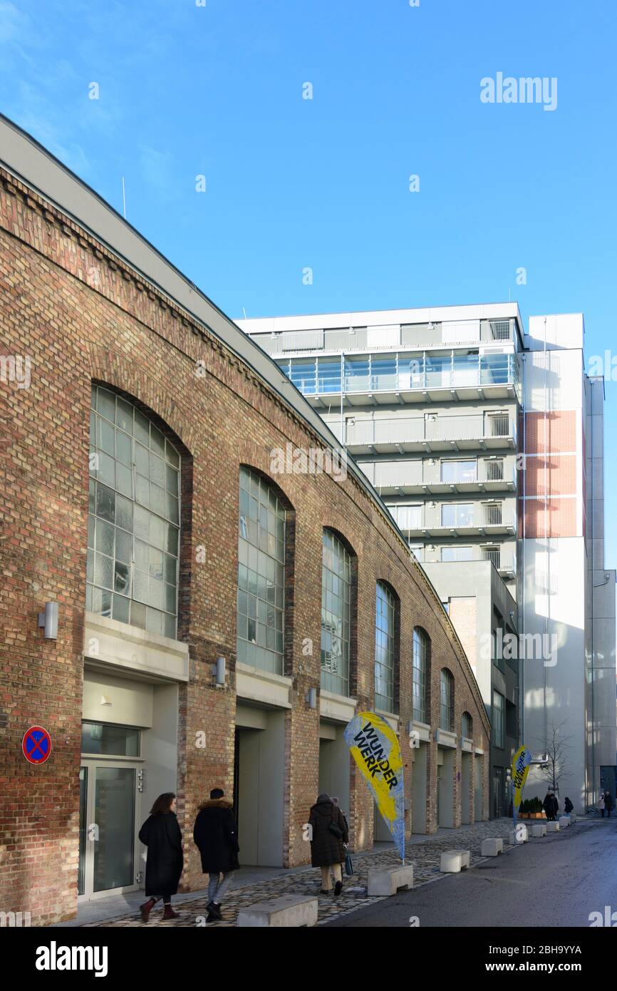 Wien, Wien: Ehemalige Brotfabrik (Zuchtfabrik) Wien, Halle Expedithalle, 10 kommen die Leute zum Wunderwerk. Favoriten, Wien, Österreich Stockfoto