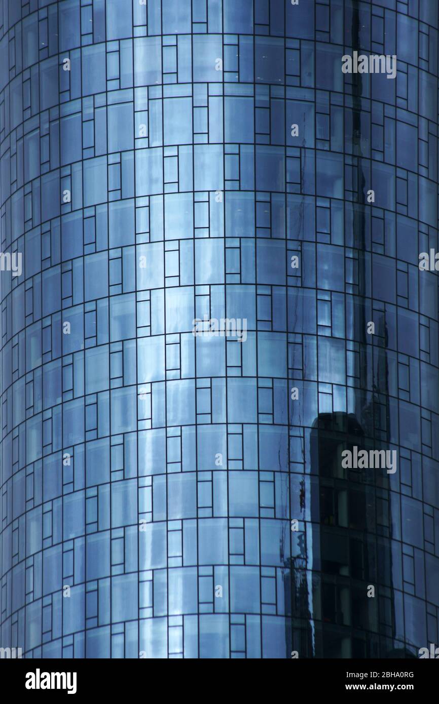 Die getönten Fenster der Comerzbank Tower in Frankfurt am Main. Stockfoto