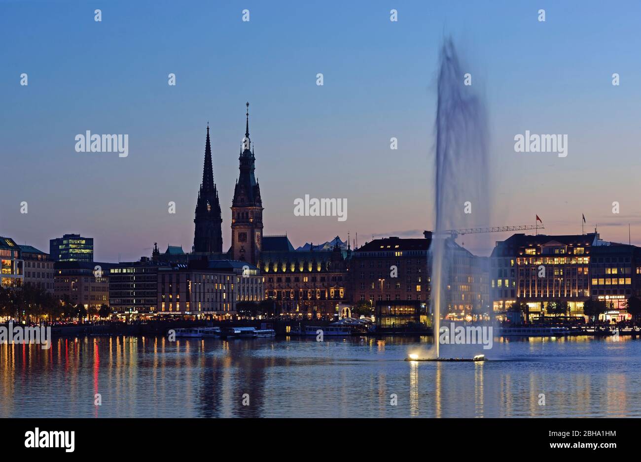 Europa, Deutschland, Hamburg, Stadt, Binnenalster, Türme der Stadt, Nacht, Alster Auslauf, Stockfoto