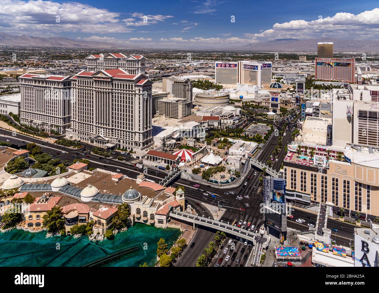 USA, Nevada, Clark County, Las Vegas, Las Vegas Boulevard, The Strip mit Flamingo Road und Caesars Palace, Blick vom Paris Las Vegas Eiffel Tower Stockfoto