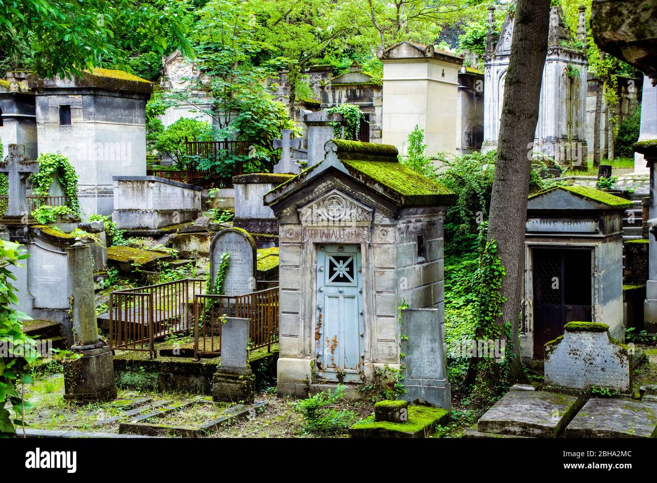 Grabstätten auf dem Friedhof Pere Lachaise, Paris, Frankreich Stockfoto