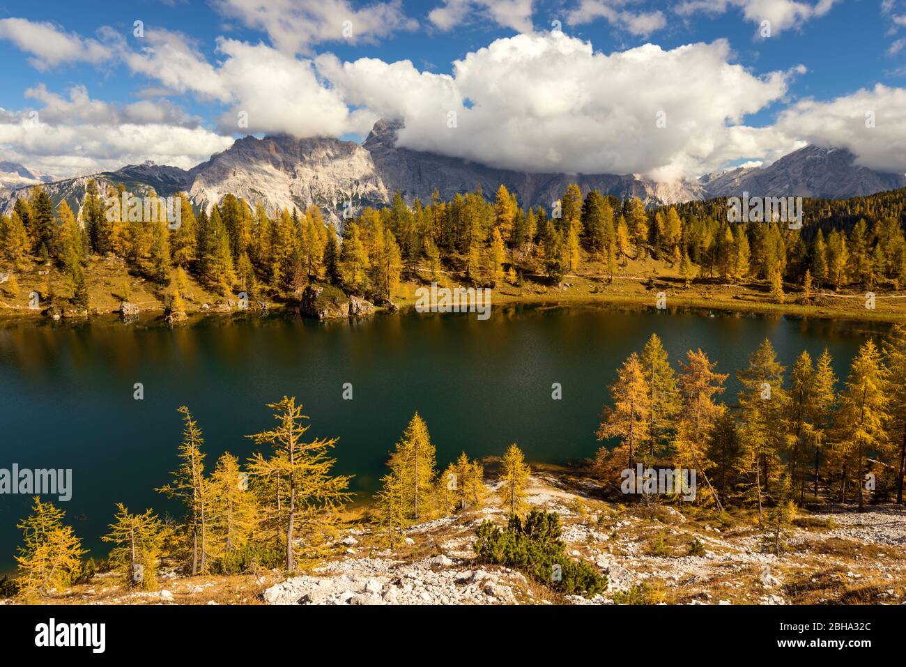 Goldene Stunde, Herbst, Lago Federa, Cortina d'Ampezzo, Belluno, Italien, Europa Stockfoto
