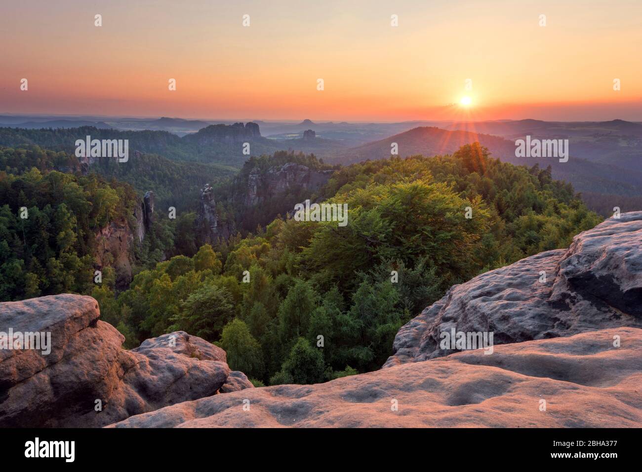 Sonne, Sonnenuntergang, Carolafelsen, Aussicht, Sächsische Schweiz, Elbsandsteingebirge, Deutschland, Europa Stockfoto