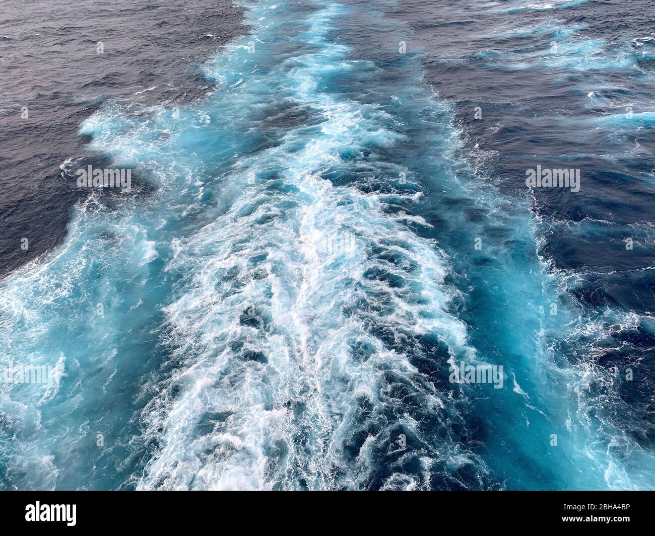 Stern wagt von einem Kreuzfahrtschiff, Nordatlantik, Atlantik, Amerika, Smartphone-Fotografie Stockfoto