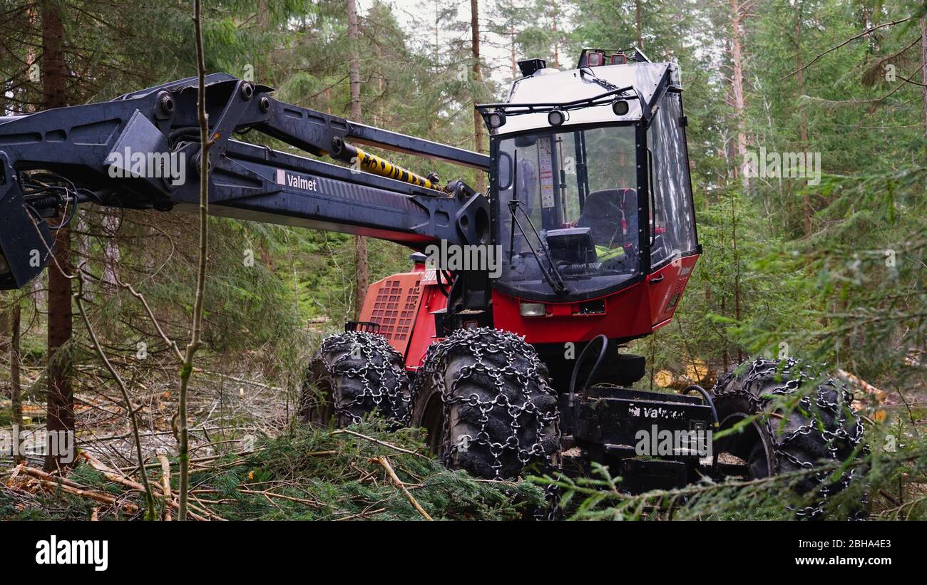 Valmet Forstmaschinen / Harvester Holzfällmaschine Stockfoto