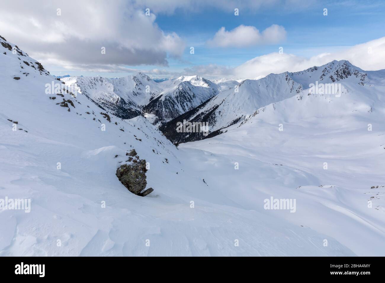 Blick von der am nächsten gelegenen Berggabelung des Monte Alto in Richtung Antholztal, St. Magdalena Gsies / St. Maddalena Casies, Bozen, Südtirol, Italien Stockfoto