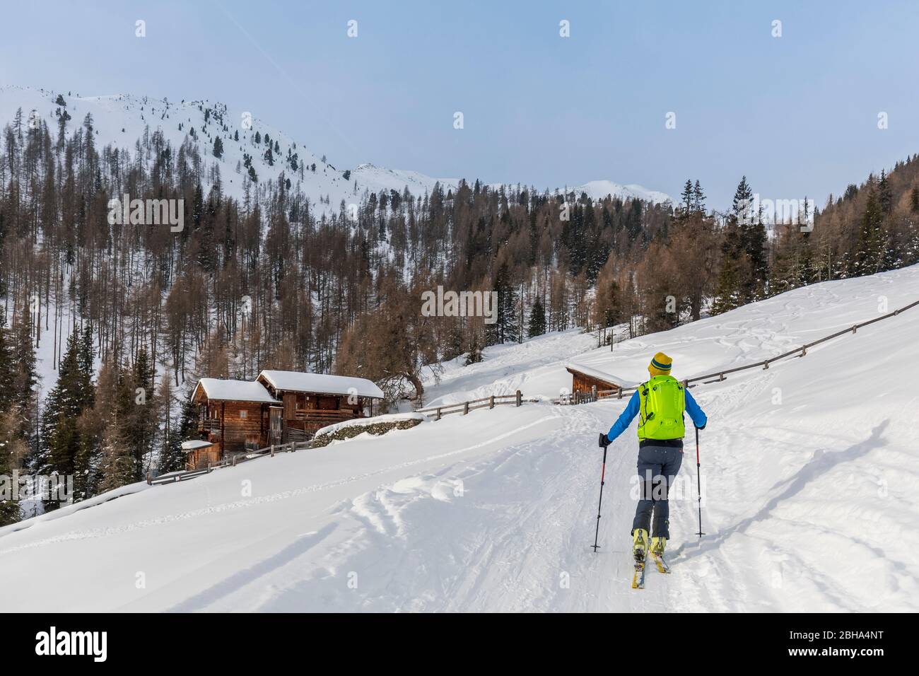 Skitourengeher auf der Ascht alm, St. Magdalena Gsies / St. Maddalena Casies, Bozen, Südtirol, Italien Stockfoto