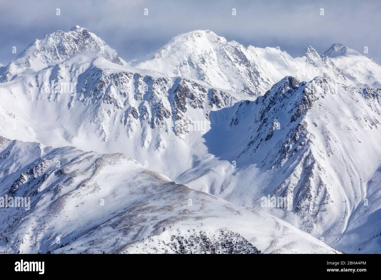 Von links die Rote Spitze, Weisse Spitze, Storfenspitze, Gross Degenhorn, Villgratengruppe, Defereggenalpen, Osttirol, Österreich Stockfoto