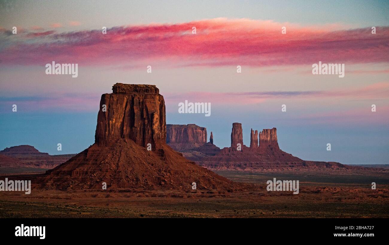 Wüstenlandschaft mit butte Felsformationen, Monument Valley, Utah, USA Stockfoto