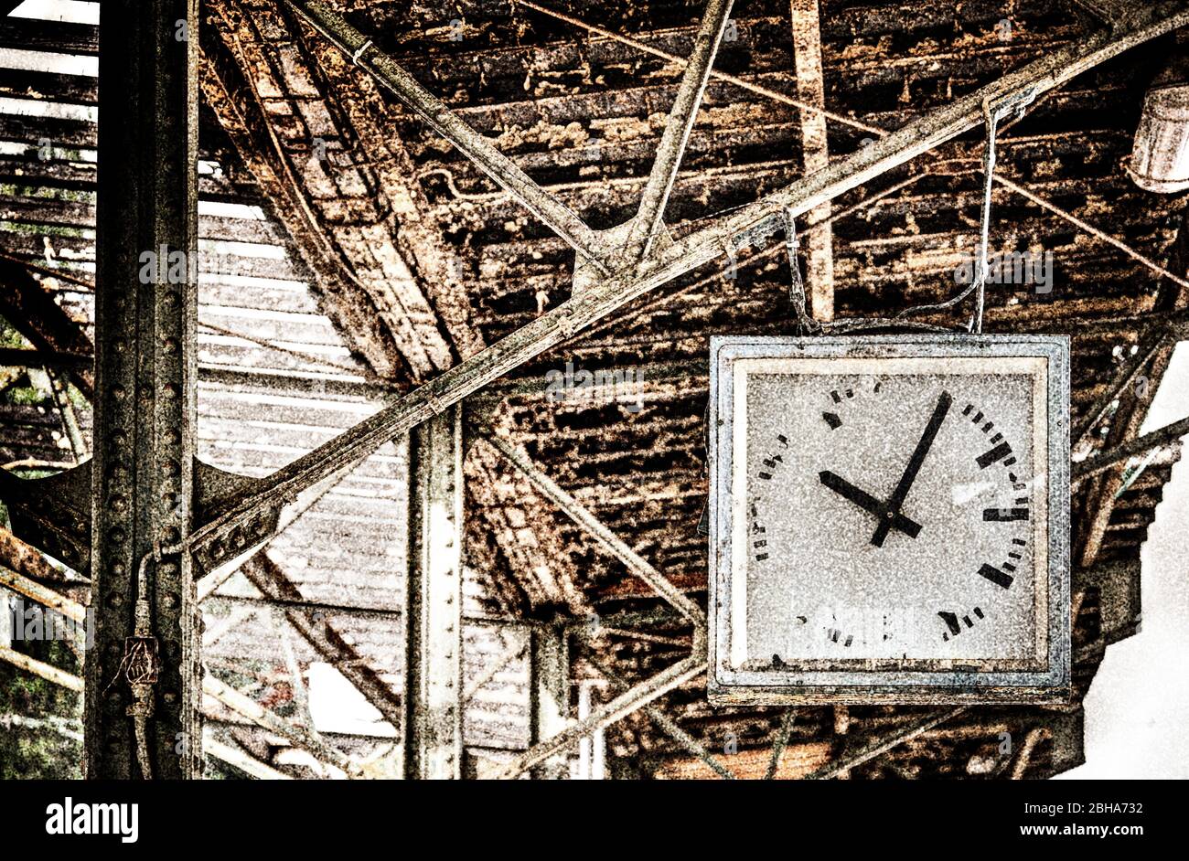 Nageluhr, Fenster, Bahnsteig, Streben, verwittert, digital bearbeitet, RailArt Stockfoto