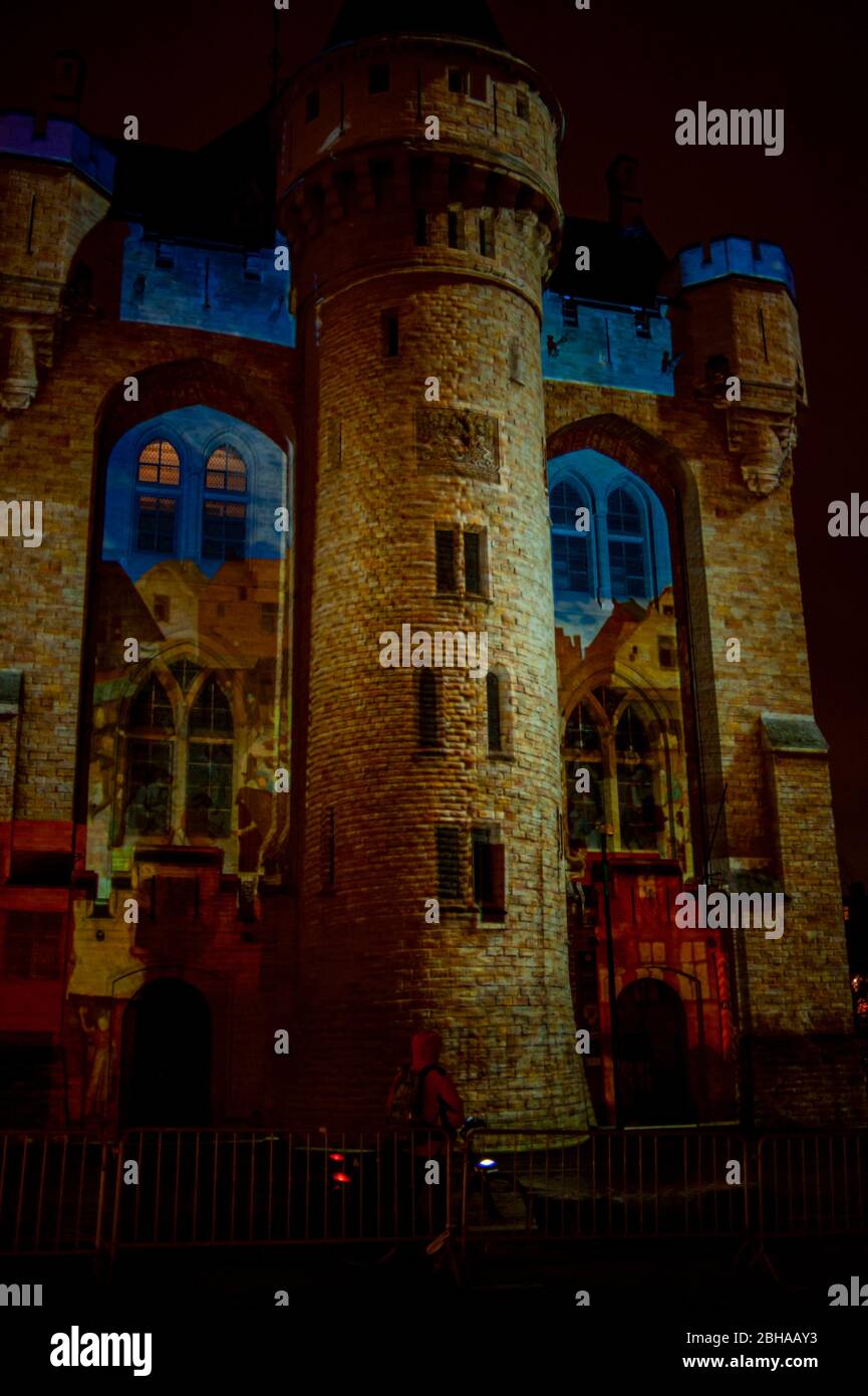 Winter von b71 Lichtprojektion am Hallentor. Helles Brüsseler Festival des Lichts. Brüssel Stock Reisefotos von Pep Masip / Alamy Stock Photogran Stockfoto