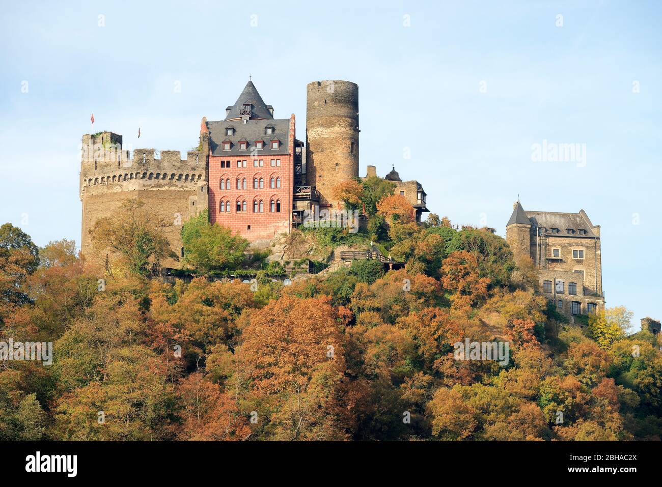 Blick auf Schloss Schönburg, Oberwesel, UNESCO-Weltkulturerbe Oberes Mittelrheintal, Rheintal, Rheinland-Pfalz, Deutschland Stockfoto