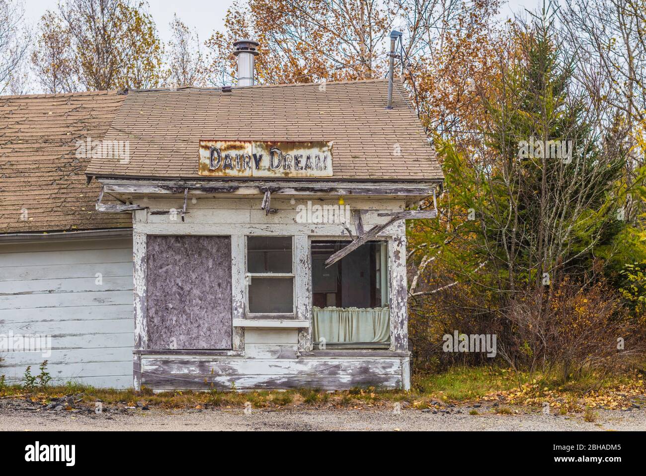 USA, Maine, Jonesboro, Ruinen der Molkerei Traum Eisdiele am Straßenrand Stockfoto