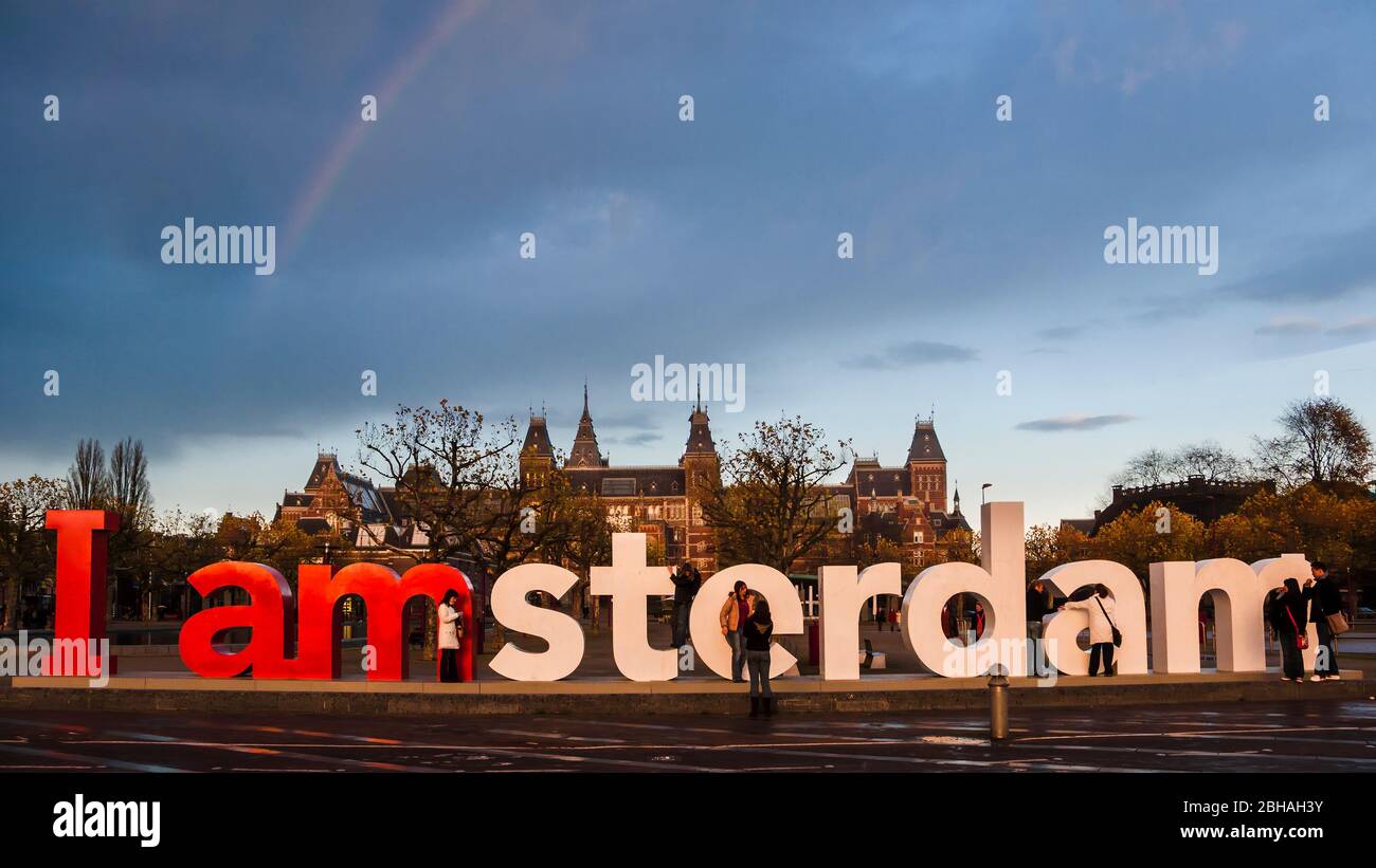 Briefe und Touristen in Amsterdam. Niederlande. Stockfoto