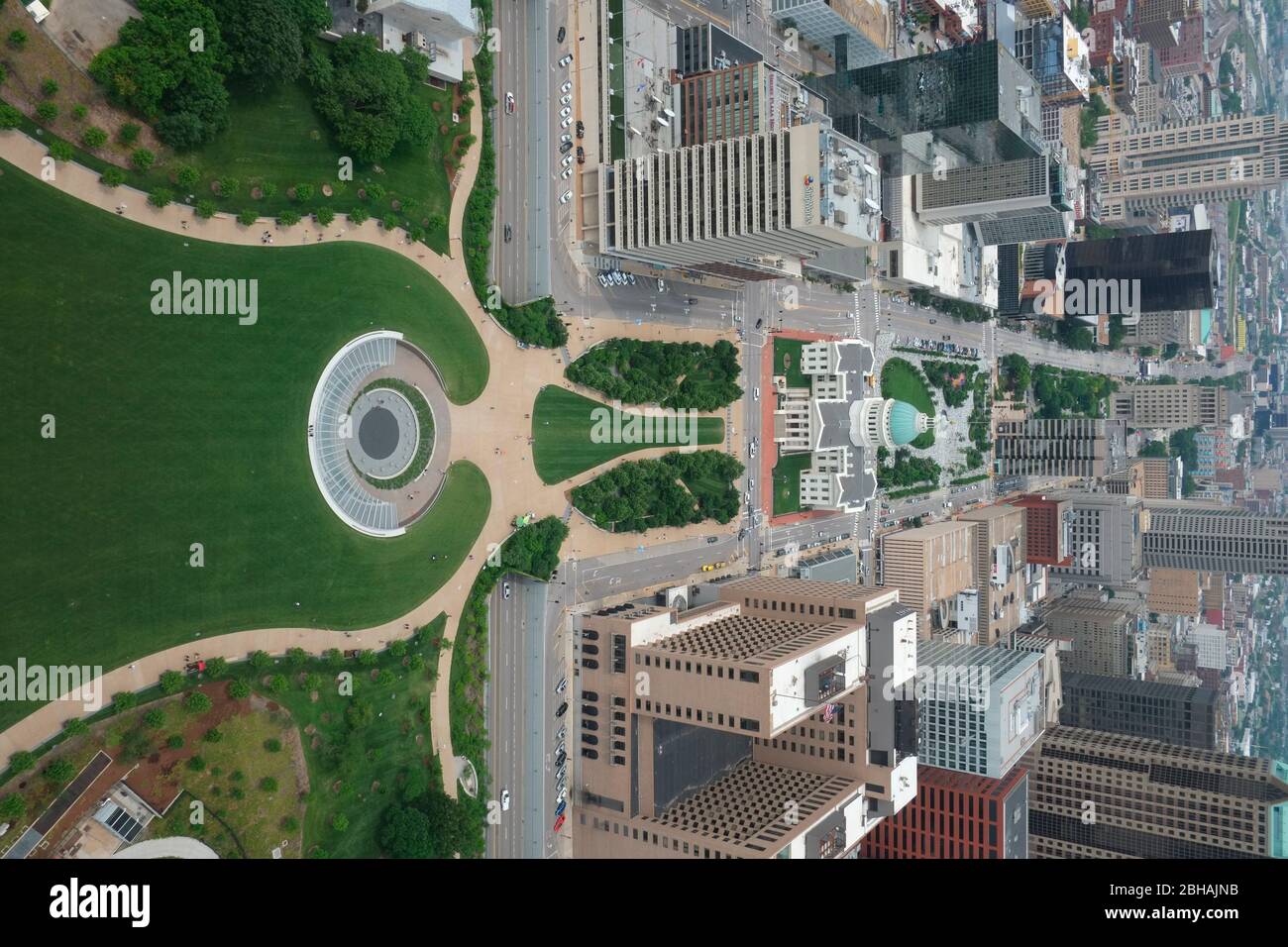 Das Old St. Louis County Courthouse ist das größte Einzelgericht in den Vereinigten Staaten. Es ist das Hauptbüro des US-Bezirksgerichts für den östlichen Bezirk von Missouri und des Berufungsgerichts der Vereinigten Staaten für den achten Bezirk. Es wurde nach dem US-Senator Thomas F. Eagleton benannt Stockfoto