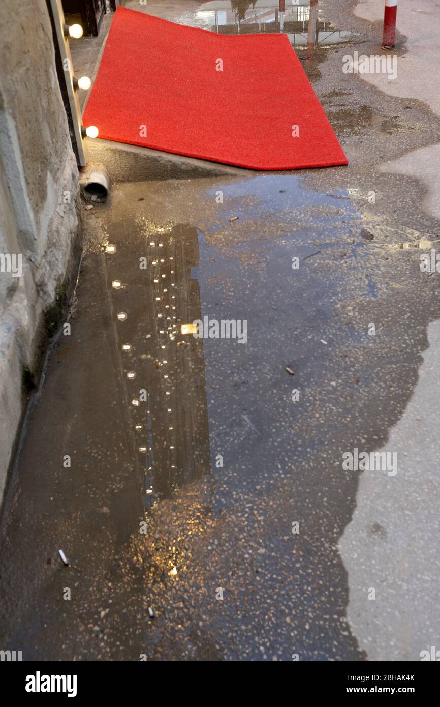 Roter Teppich im LX Factory Bereich Stockfoto