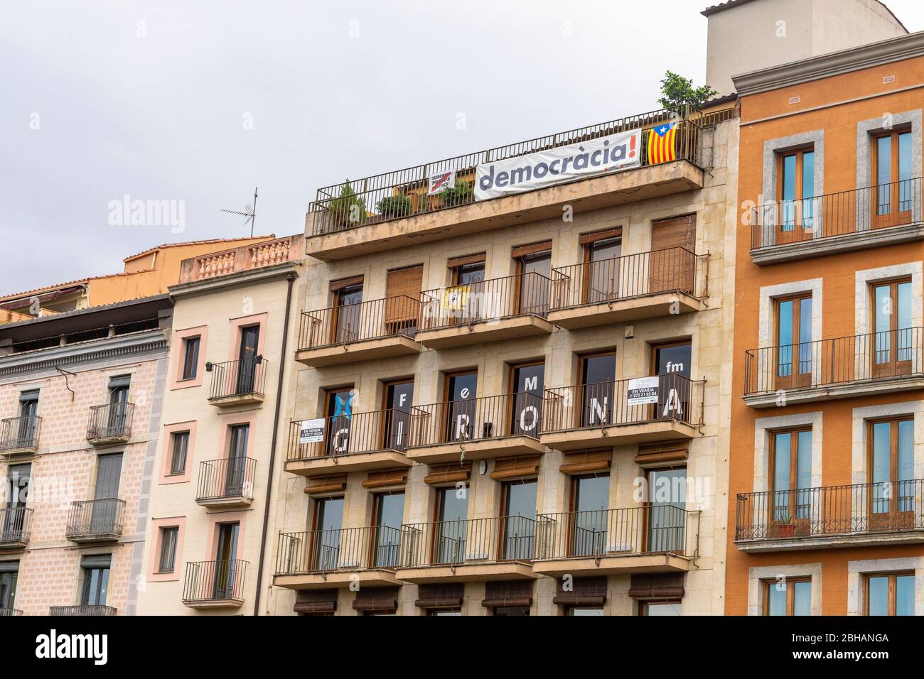 Europa, Spanien, Katalonien, Girona, Zeichen des katalanischen Unabhängigkeitskrieges in der Altstadt von Girona Stockfoto