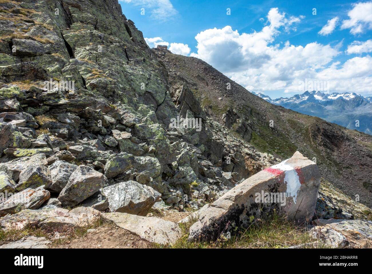 Europa, Österreich, Tirol, Ötztaler Alpen, Sölden, Blick auf das weit entfernte Brunnenkogelhaus Stockfoto