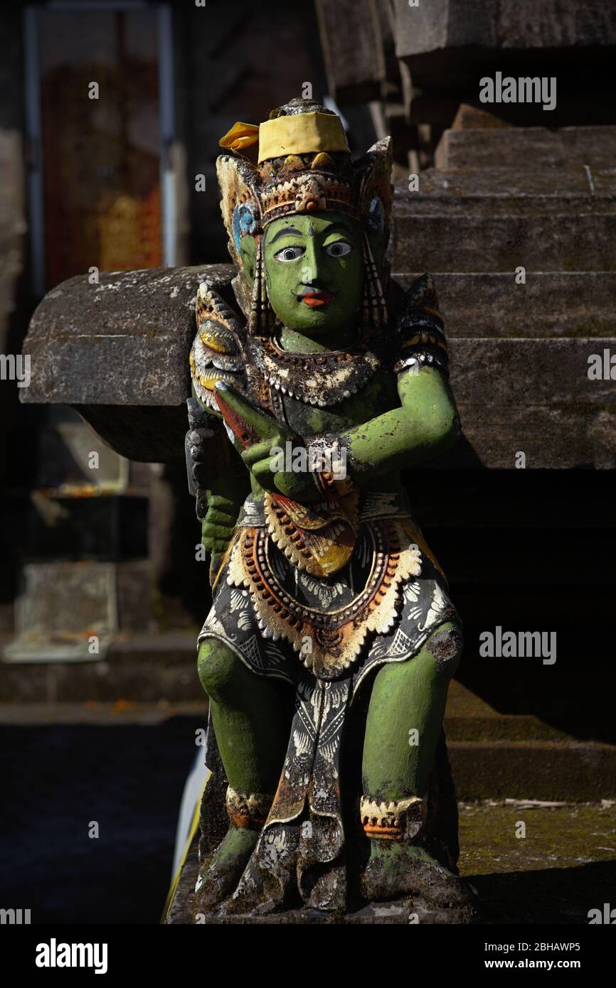 Schutzstatue in einem Tempel in Bali, Indonesien. Stockfoto