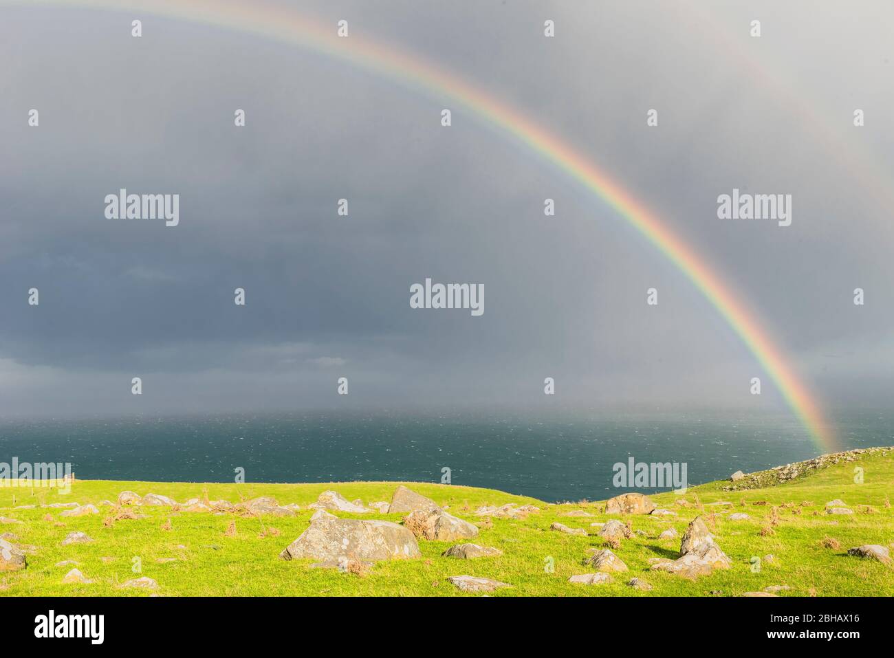Regenbogen auf der Otago Peninsula, Otago, South Island, Neuseeland, Stockfoto