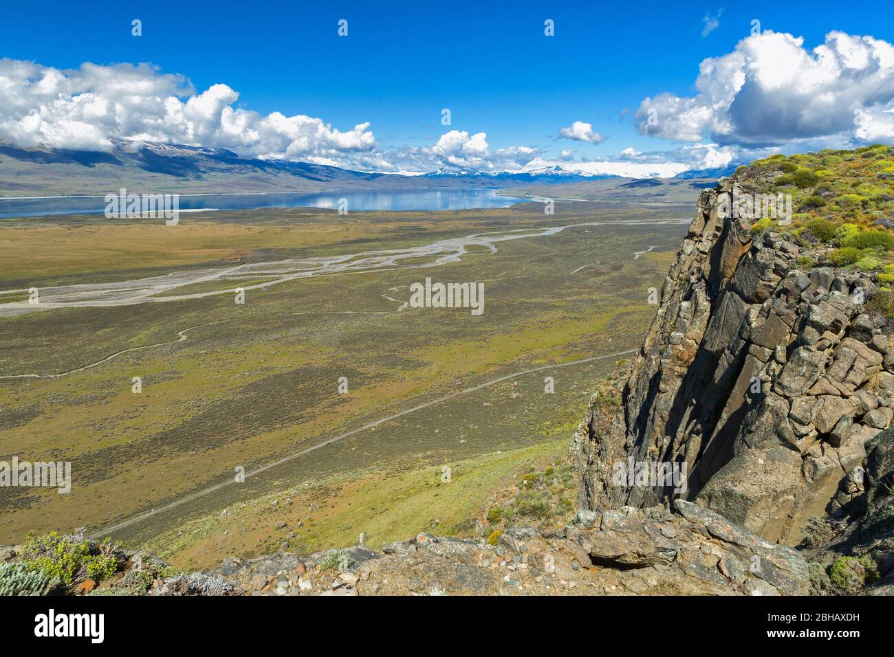 Torres del Paine Park mit Blick auf den Sarimento-See und den China River im chilenischen Patagonien. Stockfoto