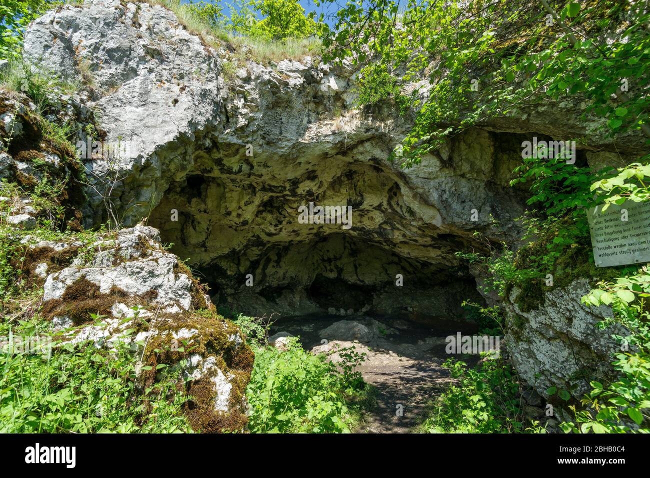Deutschland, Baden-Württemberg, Öllingen bei Langenau, Bocksteinhöhle, gilt die Höhle als ältester Siedlungskomplex des Neandertalers in Süddeutschland. Stockfoto