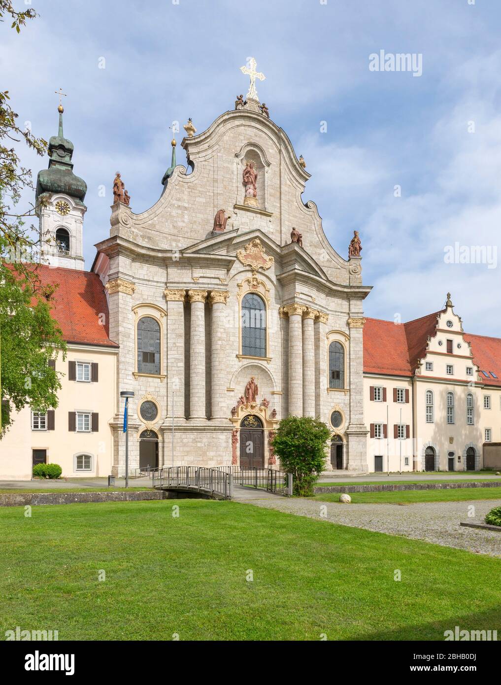 Deutschland, Baden-Württemberg, Zwiefalten, Zwiefaltenkloster, Münster, Westfassade aus Gauinger Travertin Stockfoto