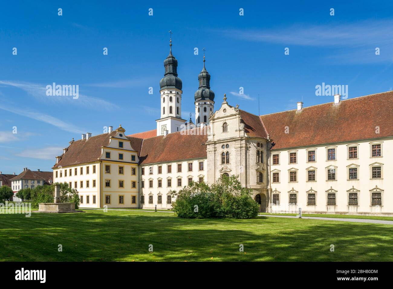 Deutschland, Baden-Württemberg, Obermarchtal, ehemaliges Prämonstratenser-Kloster Obermarchtal. Die Stiftskirche St. Peter und Paul wurde 2001 zum Dom erhoben. Stockfoto