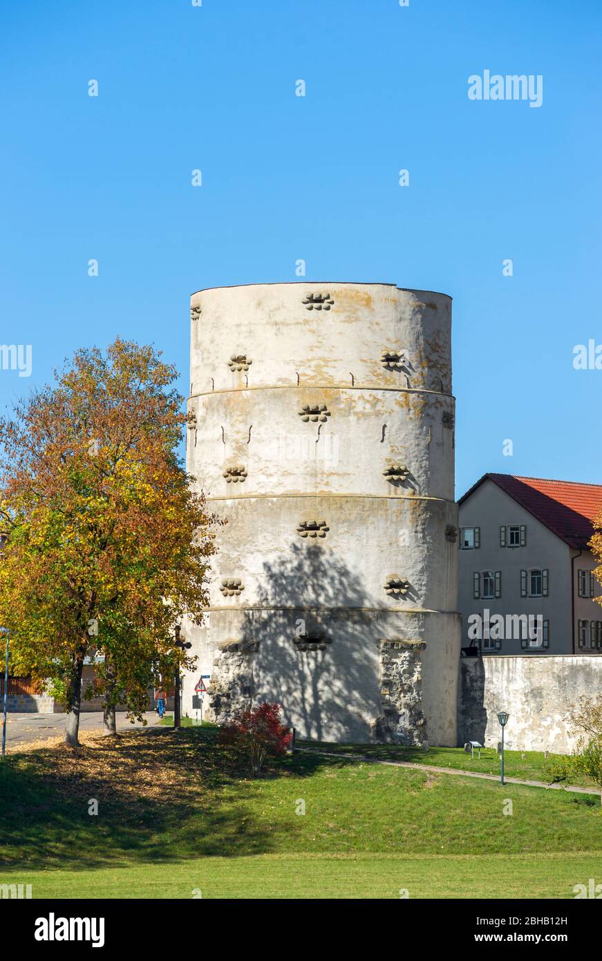 Deutschland, Baden-Württemberg, Trochtelfingen, hoher Turm, Teil der ehemaligen Stadtbefestigung. Stockfoto