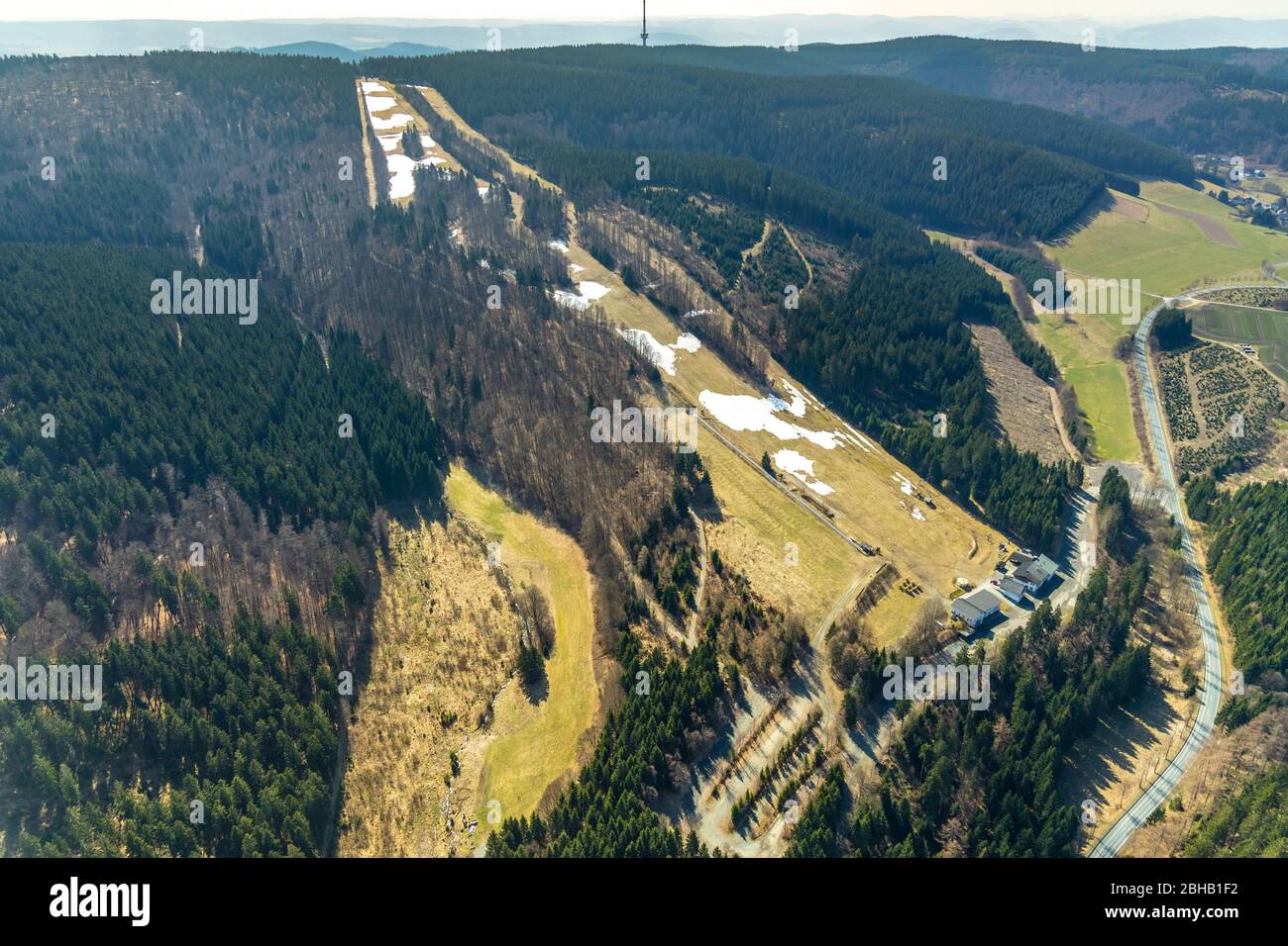 Luftaufnahme der Skipiste Hunaulift, Schmallenberg, Bödefeld, Sauerland, Nordrhein-Westfalen, Deutschland Stockfoto