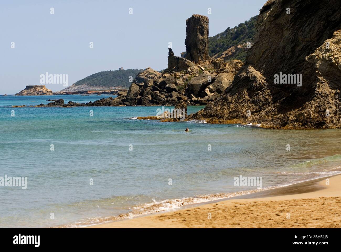 Playa Aguas Blancas. Santa Eulalia, Ibiza. Strand, weißes Wasser. Spanien Stockfoto