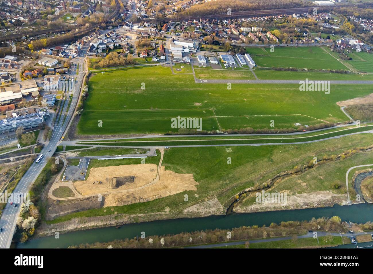 Luftaufnahme des Hammer Flugplatzes Hamm-Lippewiesen EDLH mit Münsterstraße in Hamm im Bundesland Nordrhein-Westfalen. Stockfoto
