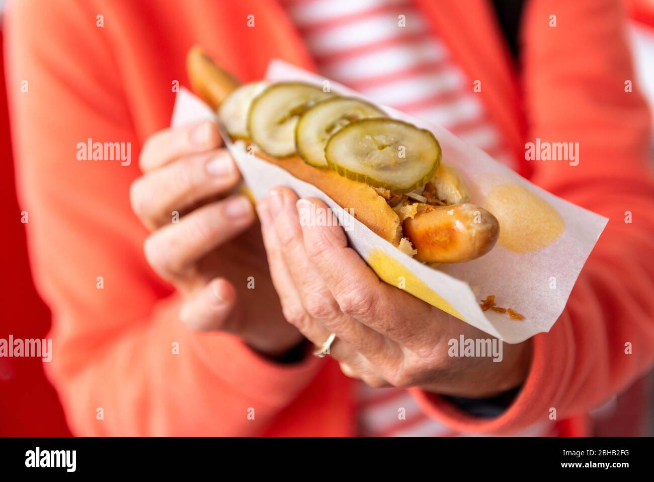 Dänemark, Hot Dog bei einem Snack. Stockfoto