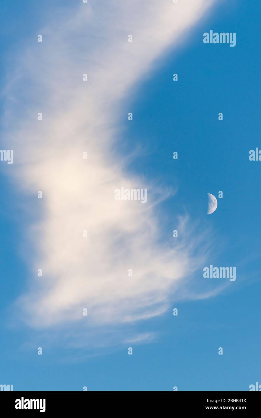 Himmel über Ostfriesland, Cirrus, Cirrus Wolken, Federwolken. Stockfoto