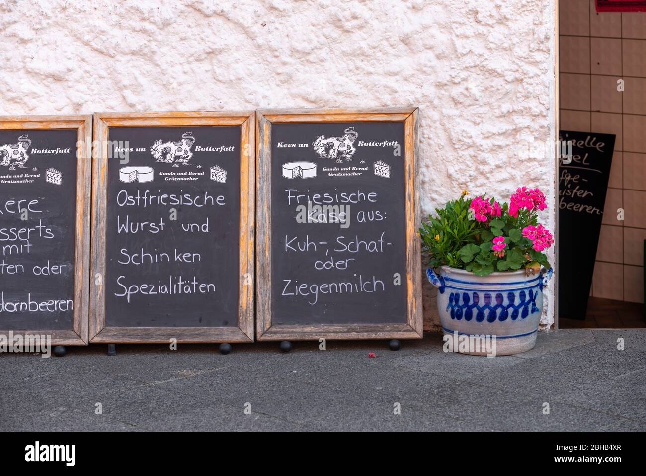 Deutschland, Niedersachsen, Ostfriesland, Juist, regionale Produkte in einem Geschäft in der Strandstraße. Stockfoto