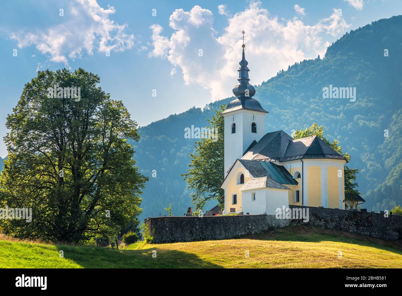 Kirche des heiligen Nikolaus in der slowenischen Dorf Spodnja Sorica, Gemeinde Å½elezniki, Oberkrain, Slowenien Stockfoto