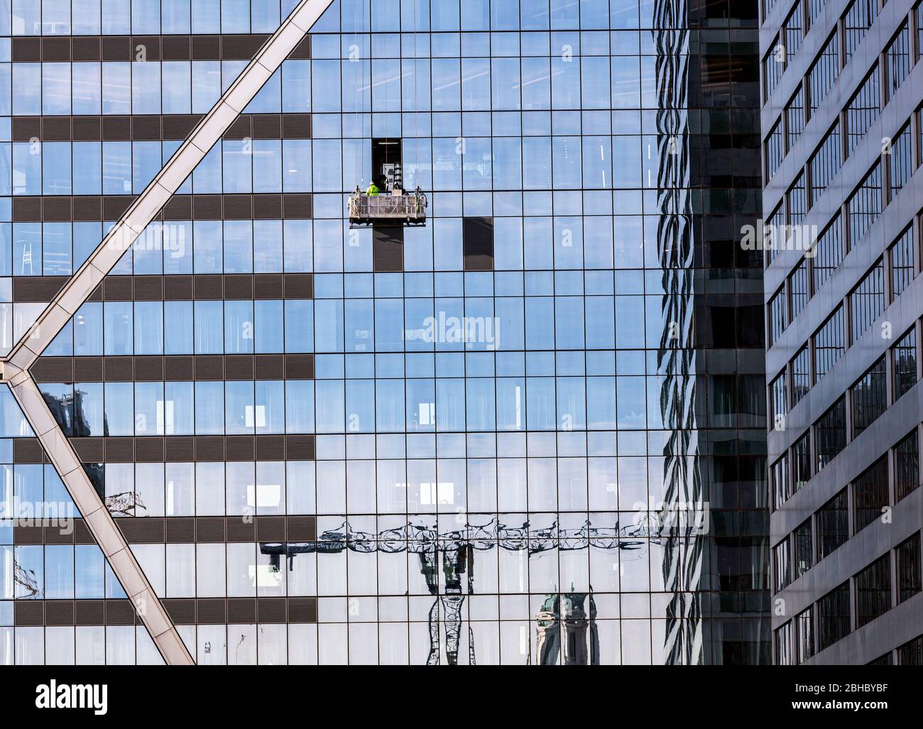 WA17437-00...WASHINGTON - Reflektierende Gebäude in Seattle. Stockfoto