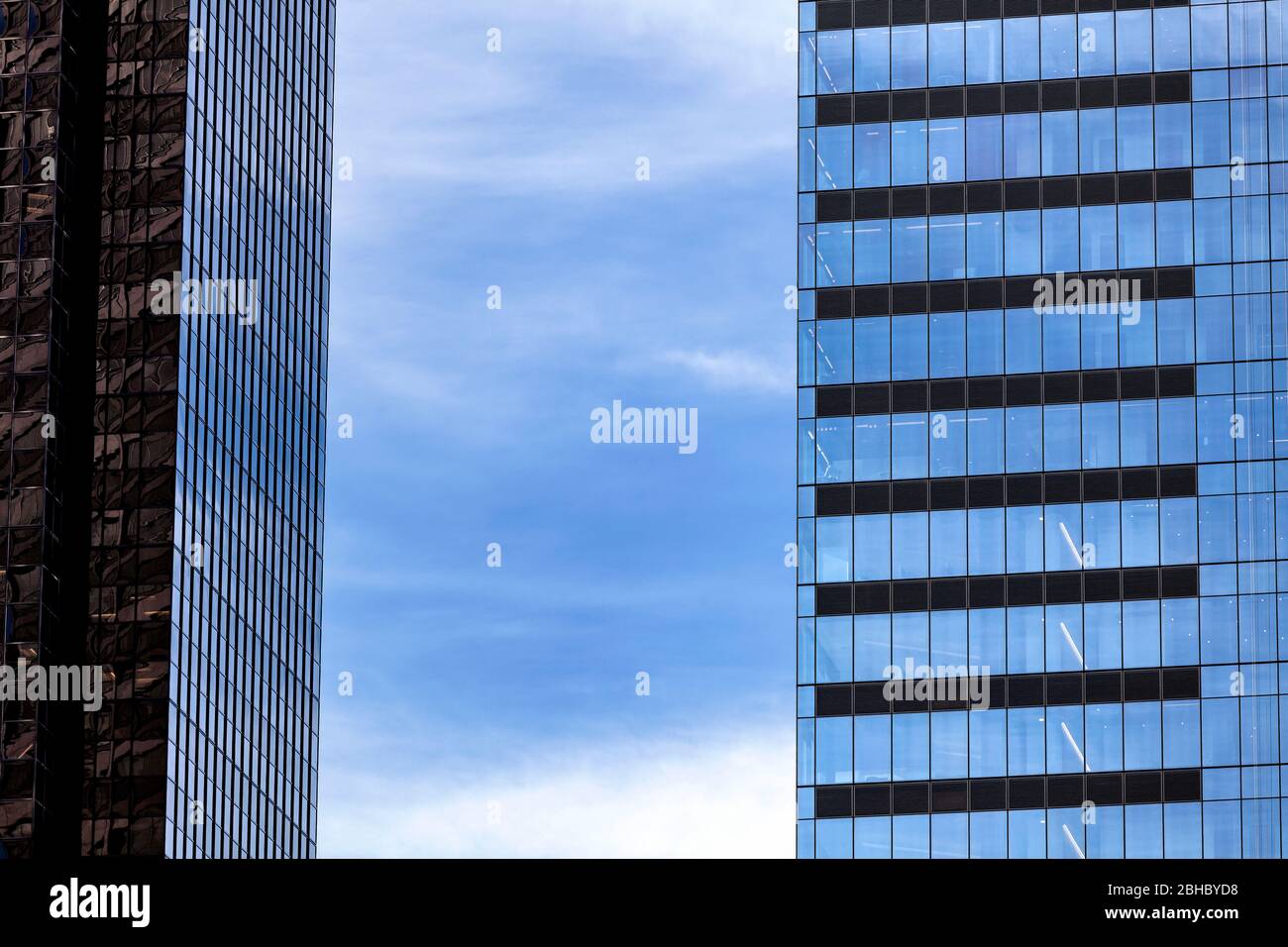 WA17440-00...WASHINGTON - hohe reflektierende Gebäude in Seattle. Stockfoto